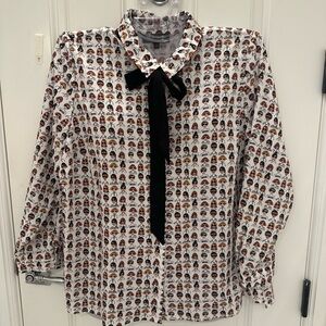 Beyond fun Portrait print with black tie bow at neck